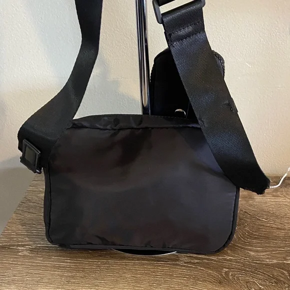 RBX Active NWT Black Crossbody Belt Bag with Mini Pouch 8x5x2 Adjustable Strap - Picture 3 of 7